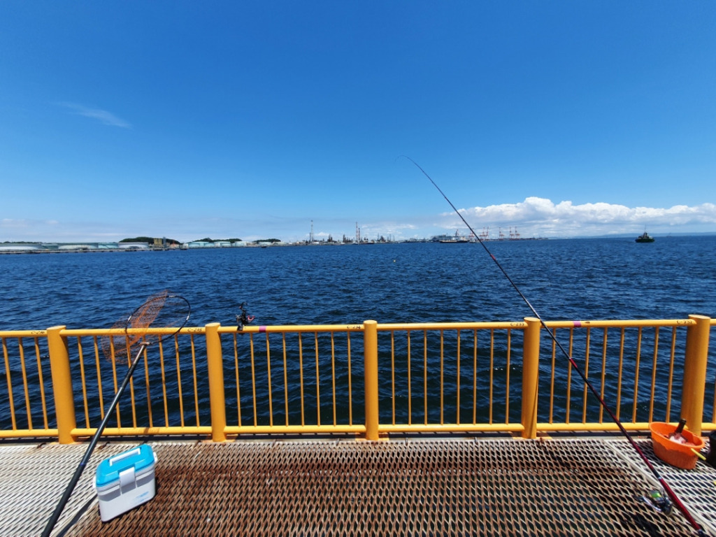 快晴の中のウキフカセ釣り：神奈川 磯子海釣り施設