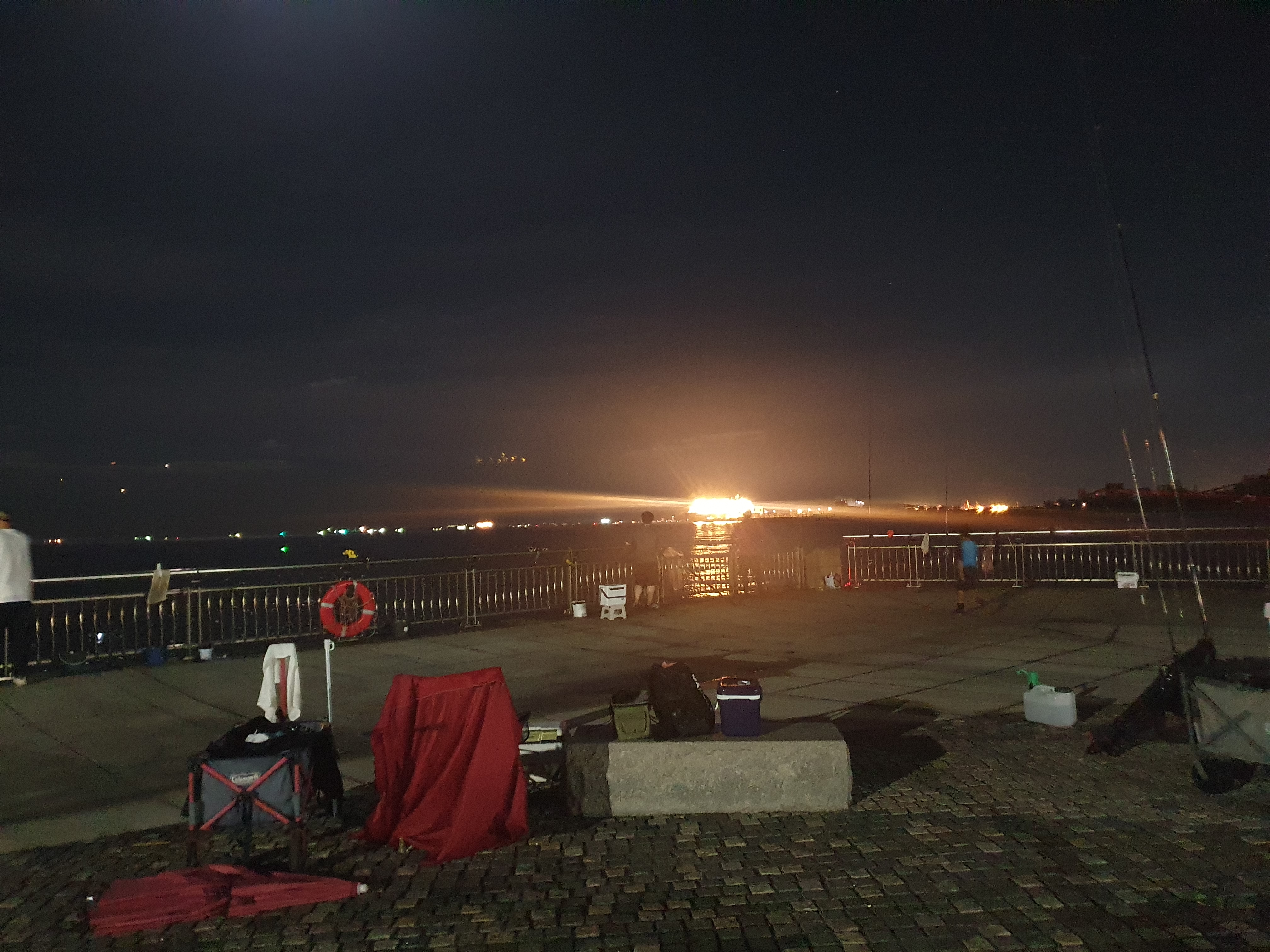 東扇島西公園　釣り　太刀魚