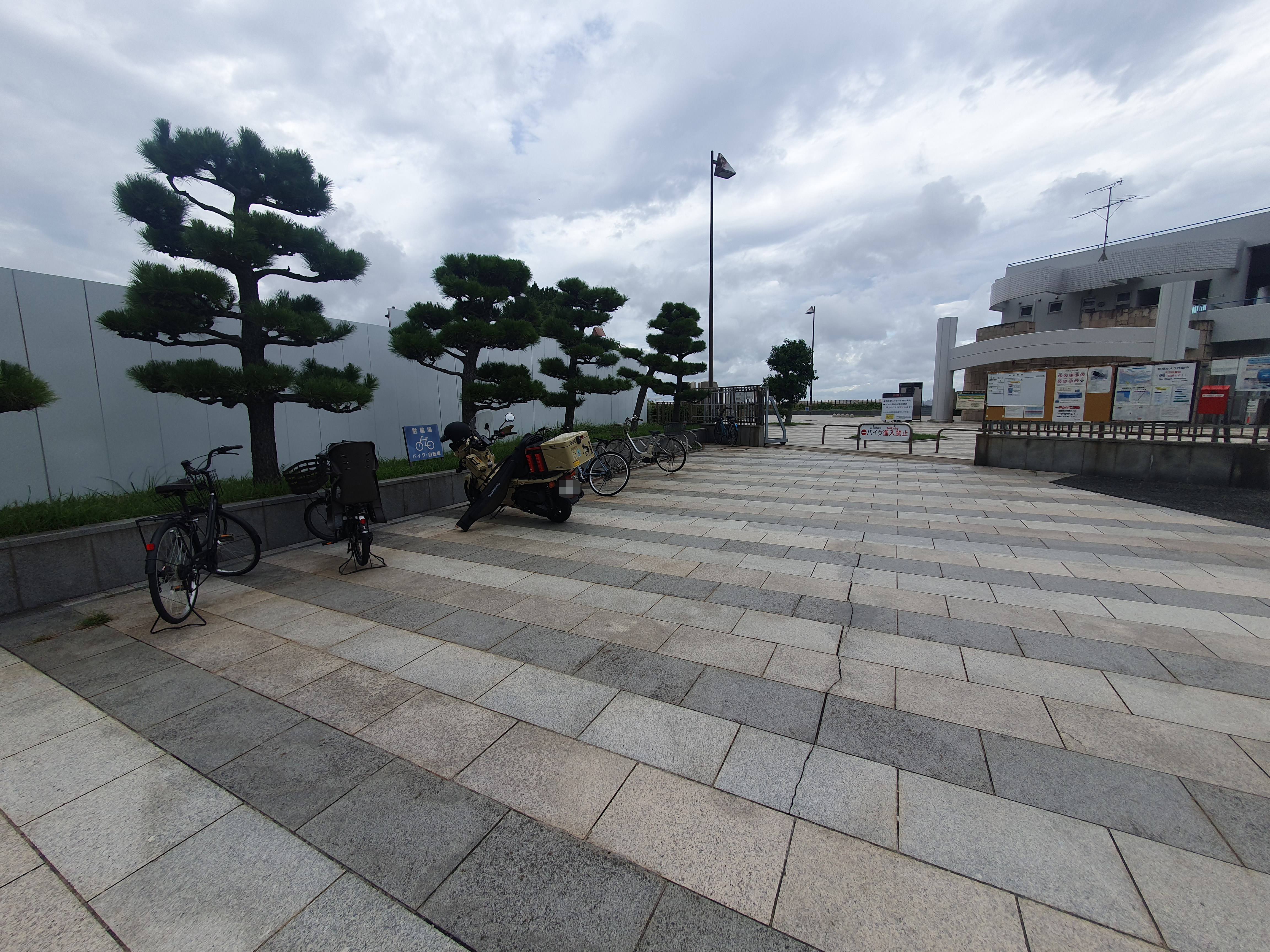 【横須賀海辺つり公園】夕まづめに太刀魚と秋イカを狙え！！